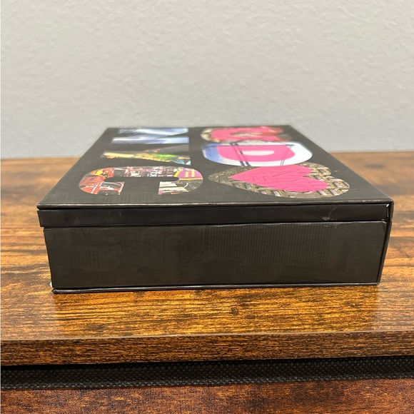 Urban Decay Book of Shadows UD ❤️ NYC Collector’s Edition Palette Vintage - Picture 4 of 14